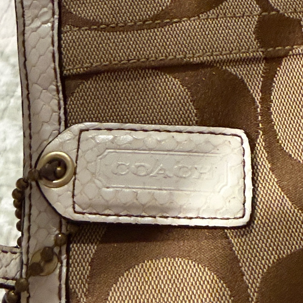Coach Jacquard Tote Khaki White Python Trim Nearly Perfect Condition! - Picture 6 of 16